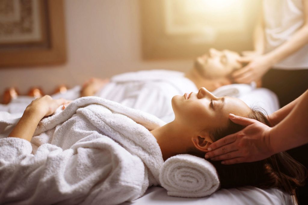 Masaje tailandés típico para su salud y bienestar Masaje tailandés típico para su salud y bienestar